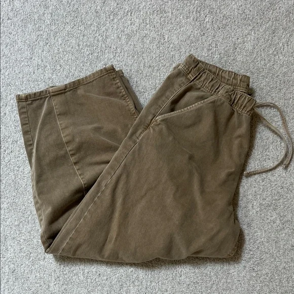 GAP Women's barrel leg Drawstring Pants in Olive - Picture 2 of 5